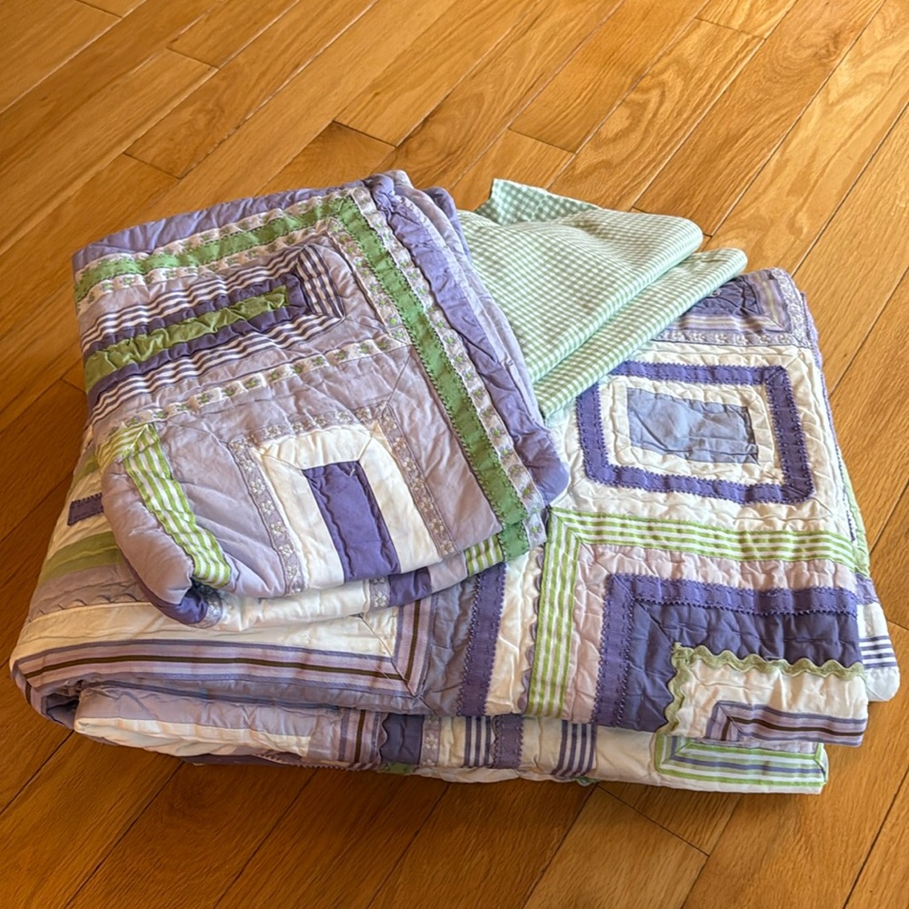 Twin size comforter